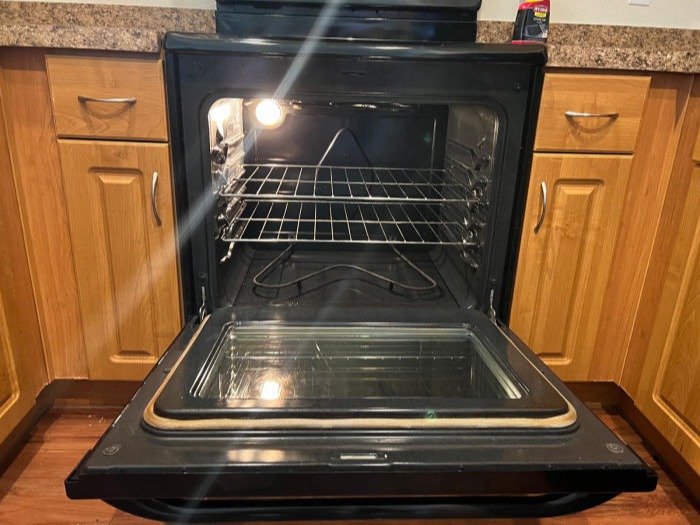 Detailed cleaning work in a residential space
